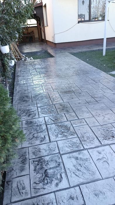 Beton amprentat . Pret 130 -140 Ron/mp Toate materiale si manopera .