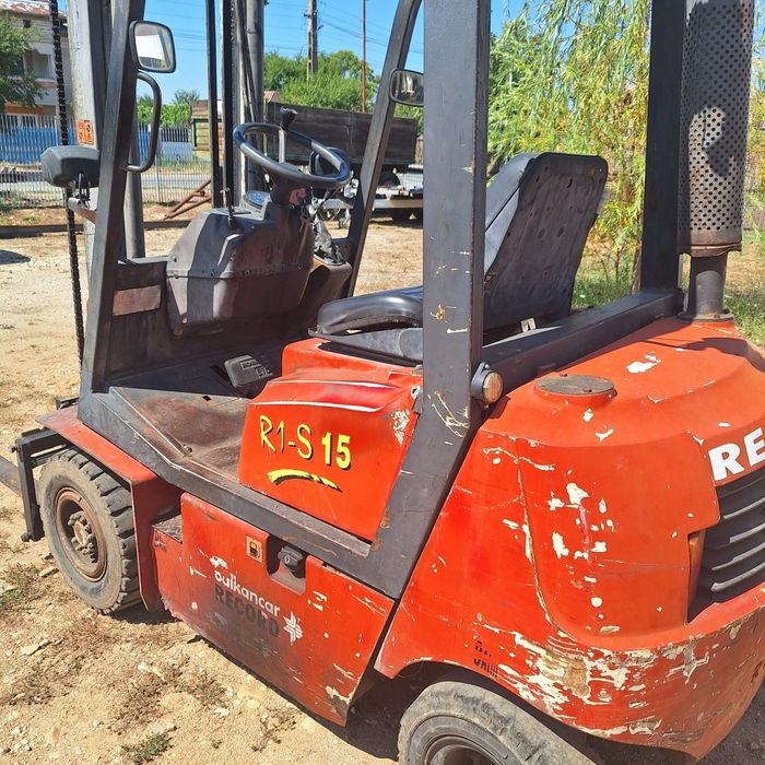 Încărcător frontal stivuitor