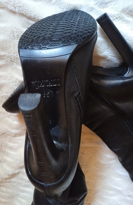 Сапоги ботфорты Cantarini. Кожа. 35 размер