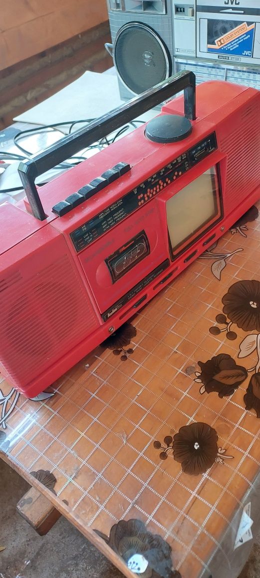 Radiocasetofon vintage cu televizor