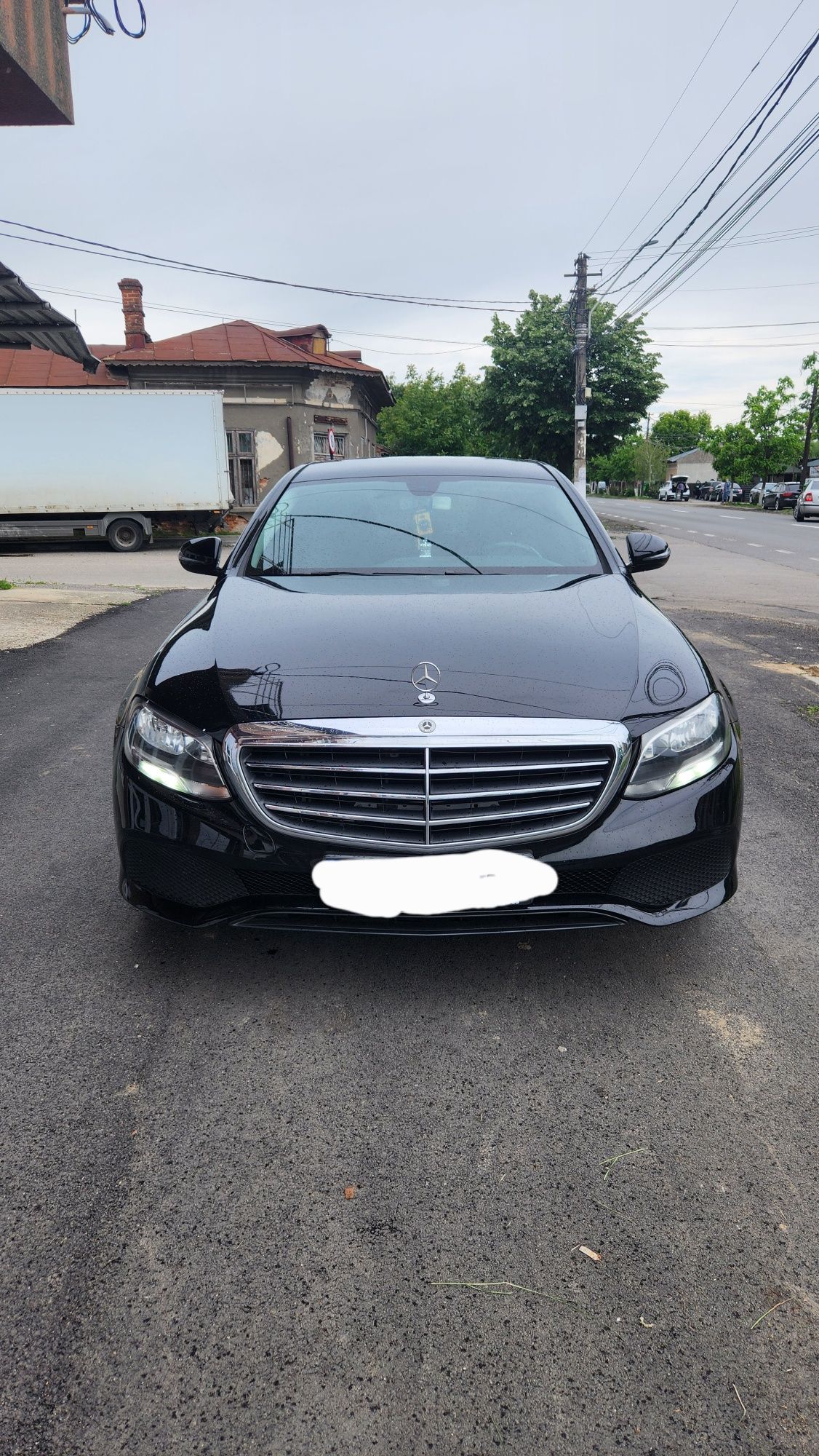 Vând Mercedes E200