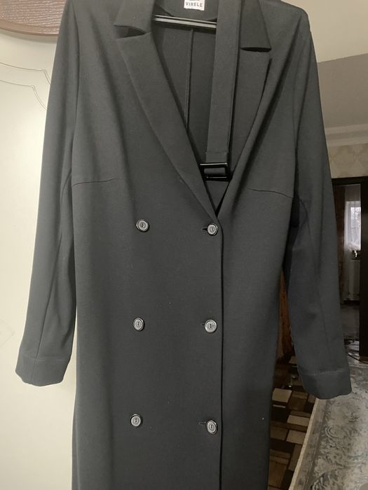 Платье черное на пуговицах