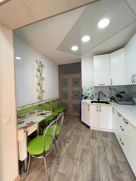 Юнусабад 3, 4/1/4 Продаётся квартира первая линия французская планиров