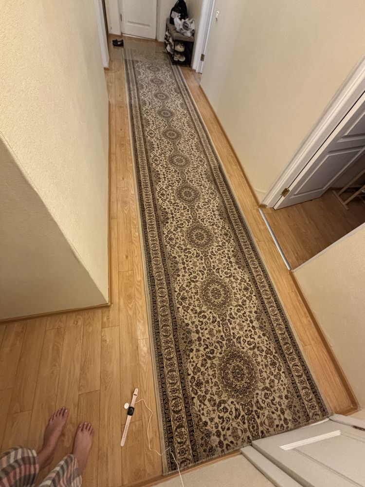 Продам ковёр в прихожую