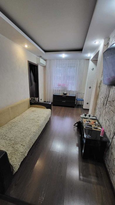 Продам 3-комн квартиру, р-н 8 школы, 4 этаж из 5