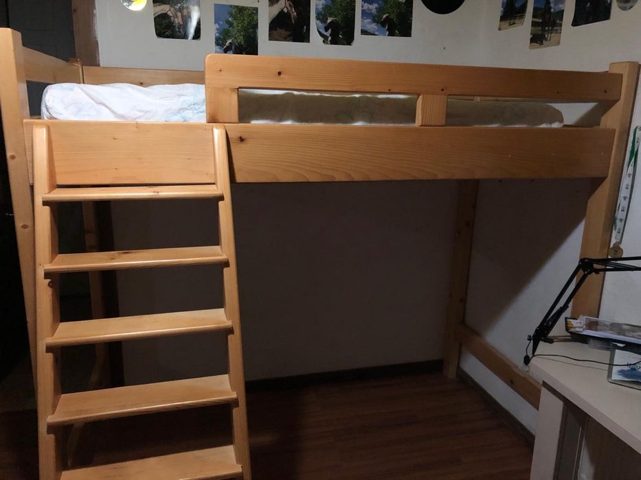 Pat supraetajat din lemn natural de nuc