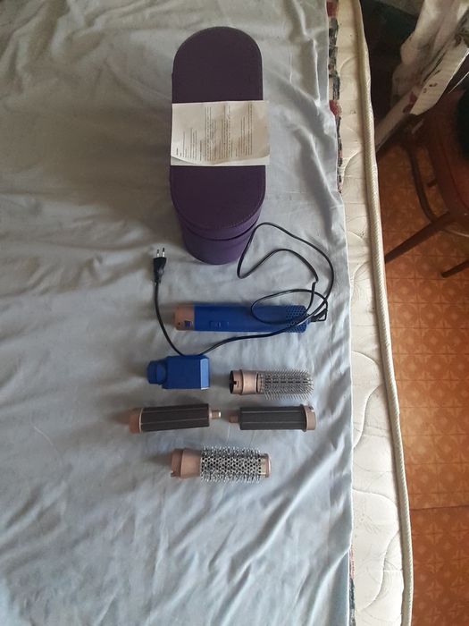 Продам набор Дайсон в комплекте новый