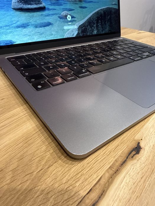 MacBook Air M2 24GB RAM, 8 CPU / 10 GPU, 1TB