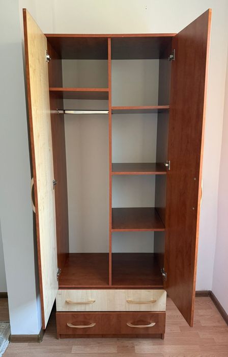 Шкаф в хорошем состоянии продаю за хорошую цену!