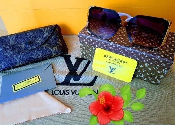 Ochelari de soare dama import Italia,toc,lavetica,cutie incluse
