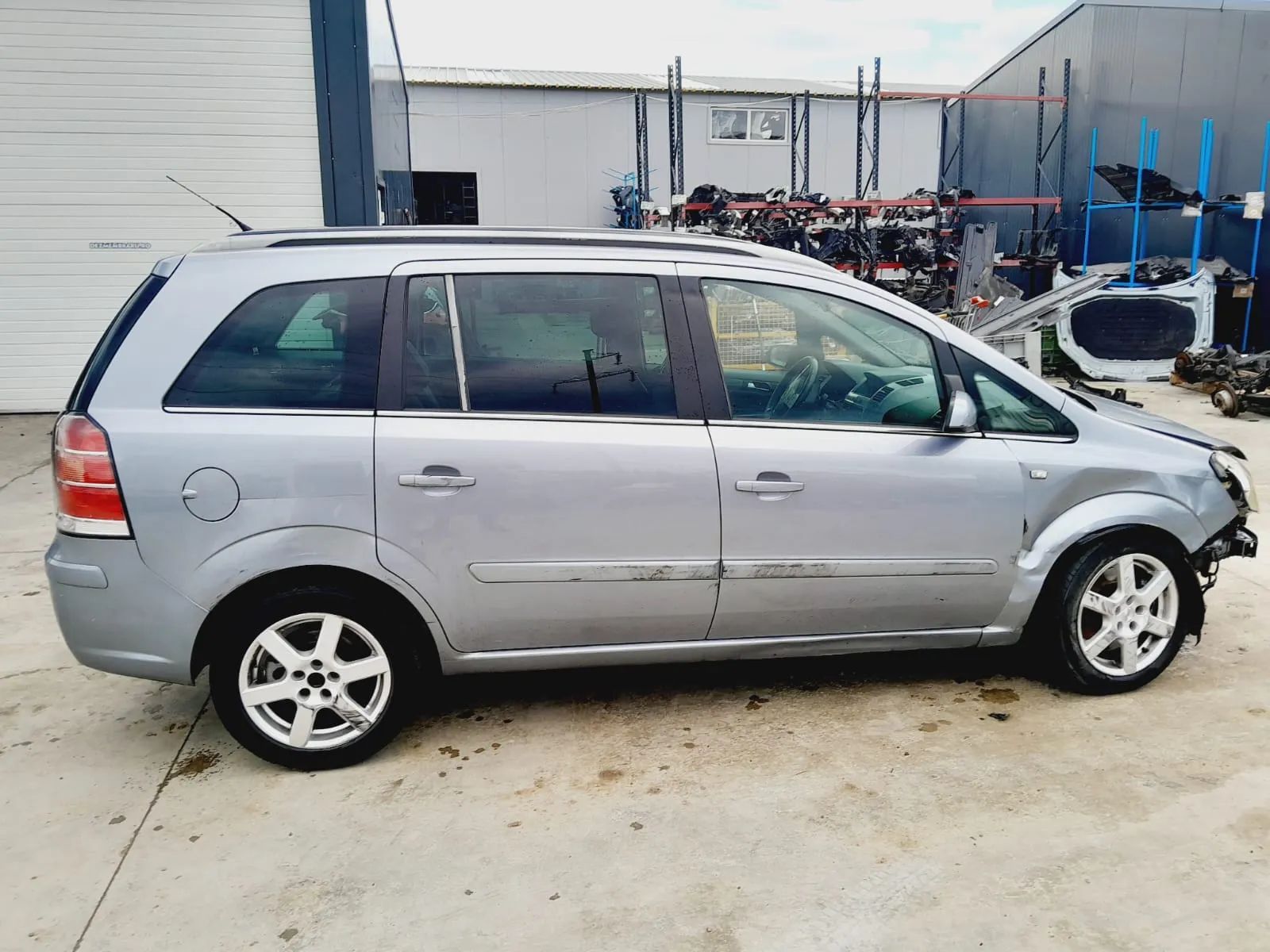 Dezmembrari / Dezmembrez Opel Zafira B 1.9 CDTI cutie 6 trepte MZ4 culoare 4AU