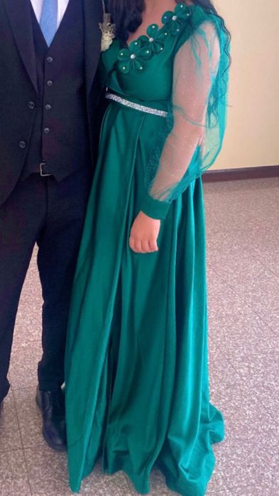 Vand rochie ,purtata o singura data  marimea 40-44