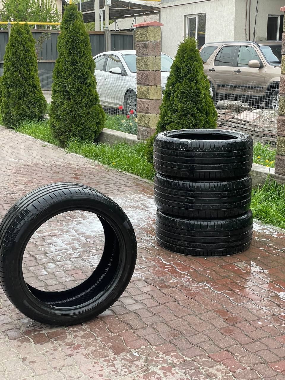 Продаю летние шины pzero