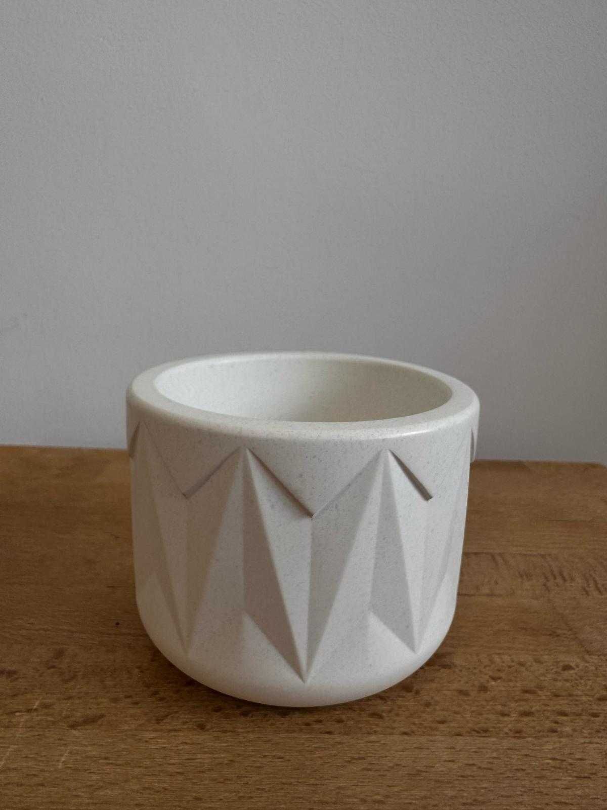 Ghivece decorative din beton – design minimalist, livrare rapidă
