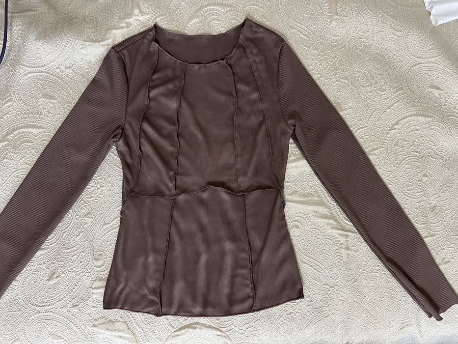 Две еднакви блузи