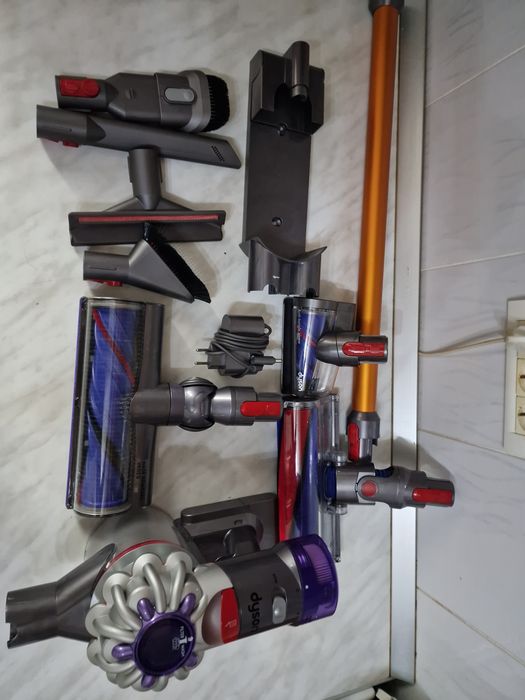 Aspirator Dyson V8 – stare impecabilă, folosit 3 luni