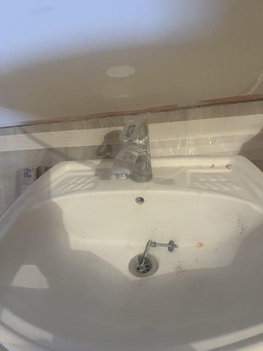 Раковина со смесителем