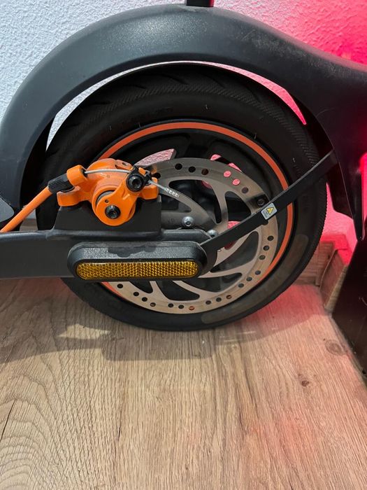 Електрическа тротинетка Ninebot KickScooter F40E powered by Segway