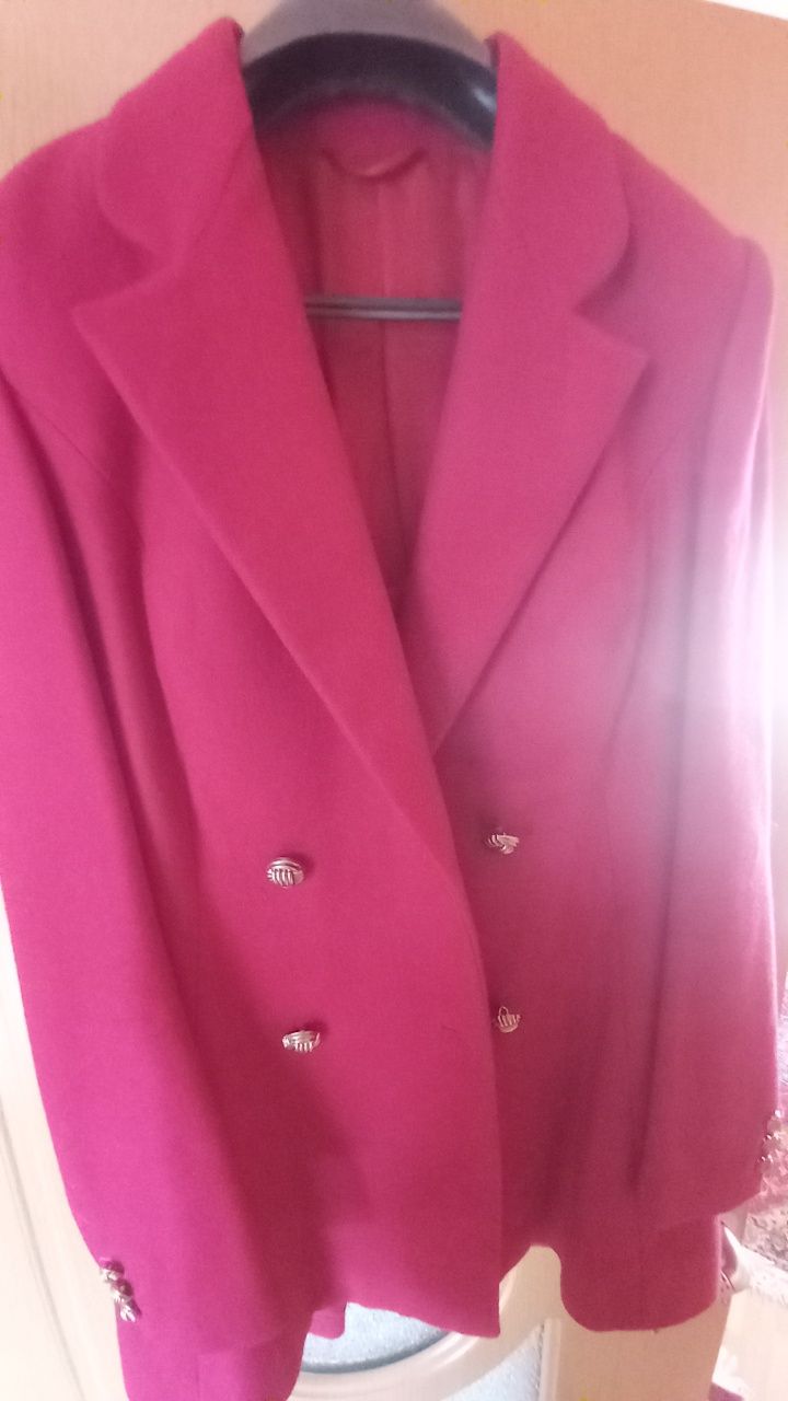 Vand costum nou(fusta+sacou),stofa lana calitate superioara