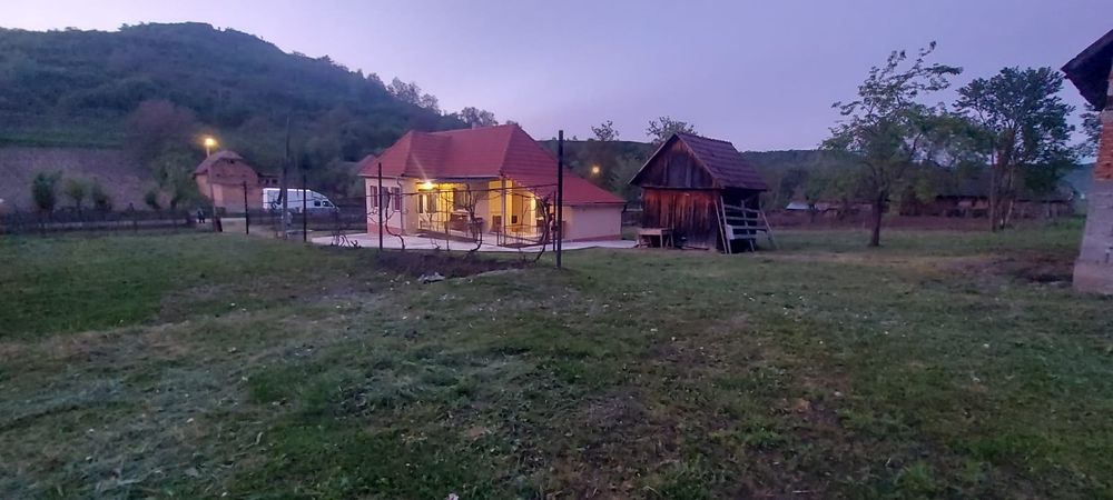 Vand CASA renovata teren mare aproape de Tg. Mures