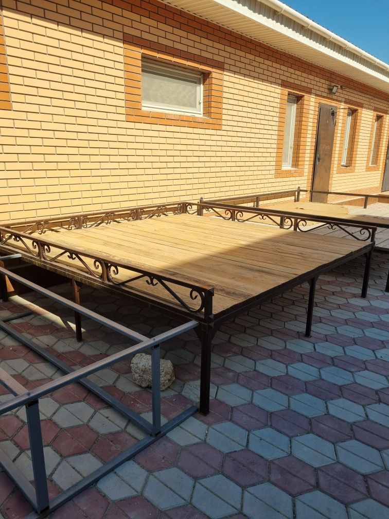 Продается тапчан  размер 2.5 × 2.6 м. Новый коричневый  тапчан. Новый.