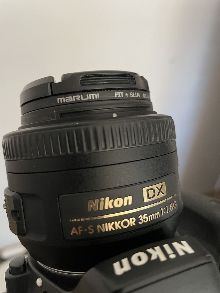 Vand Nikon D5100 cu 2 obiective si accesorii sau schimb