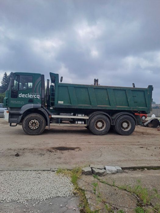 Услуги с комбинирани багери и триосни самосвали,събаряне и извозване