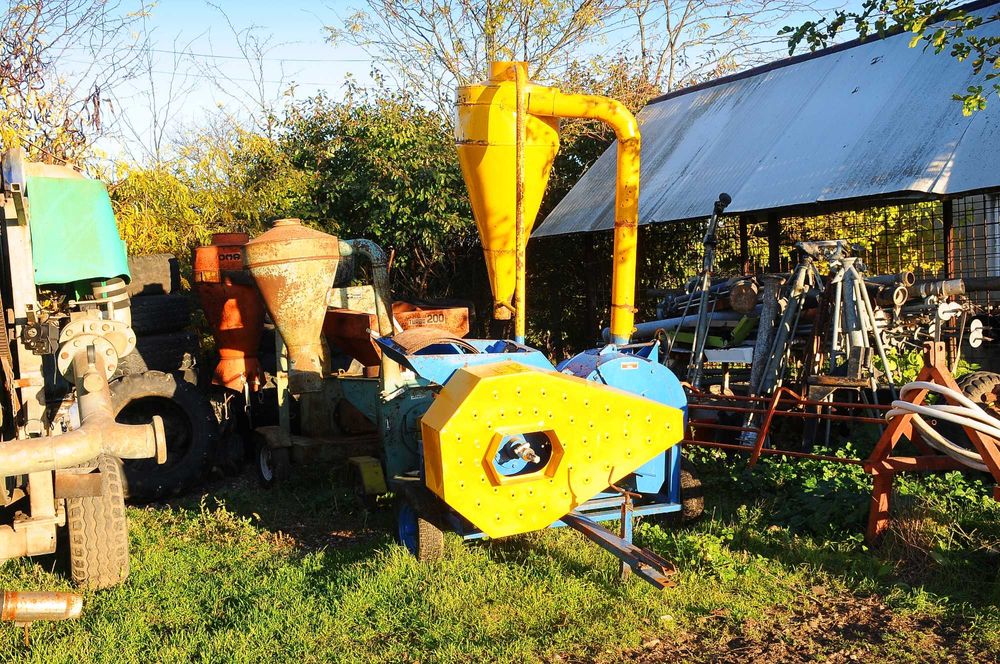Moara cu ciocanele la tractor boabe-stiuleti-paioase-resturi vegetale