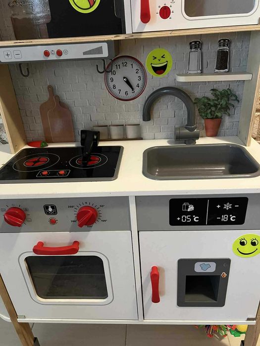 Продавам детска кухня