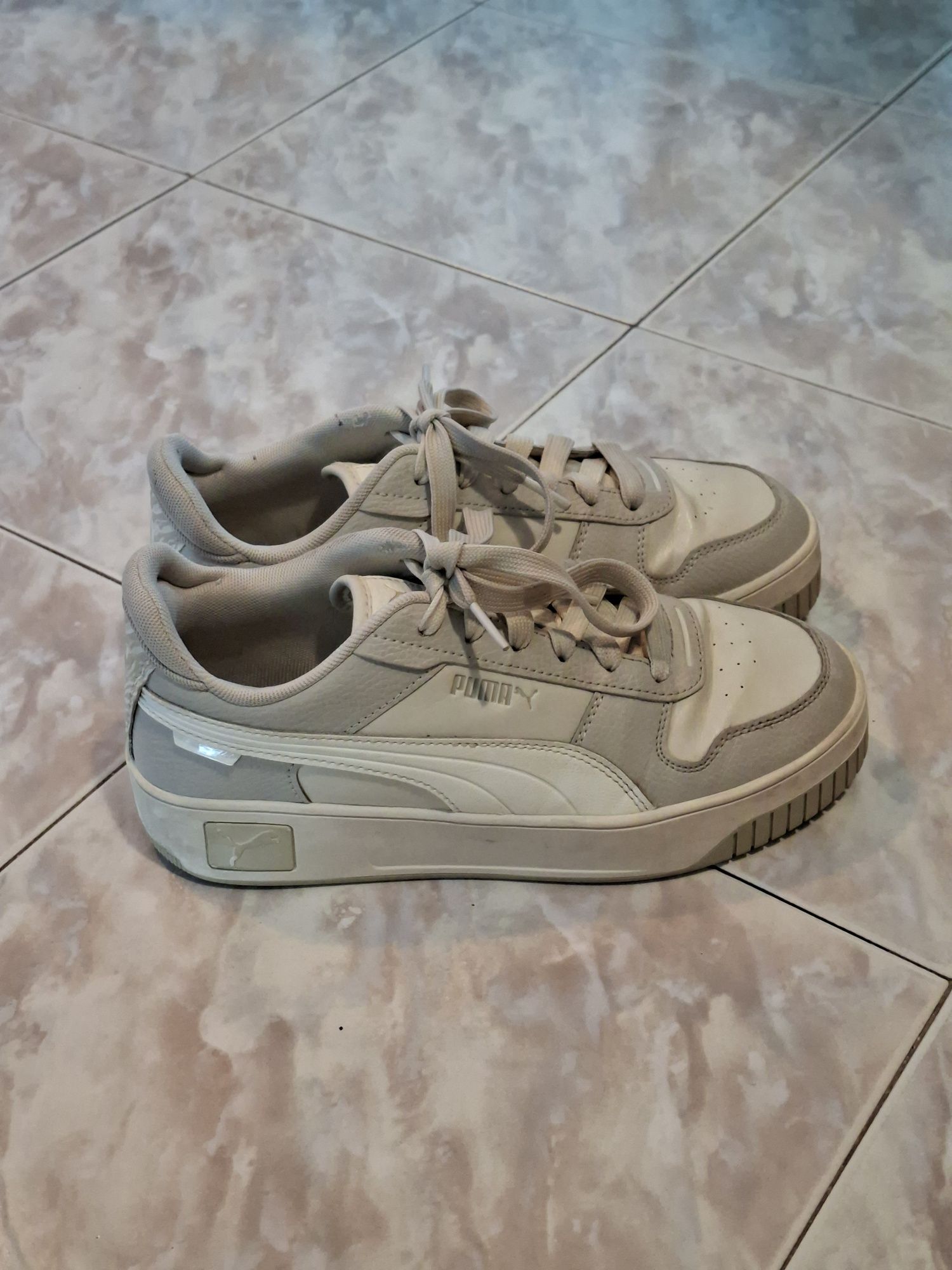 Продавам много запазени кожени женски маратонки на Puma - 40 номер.