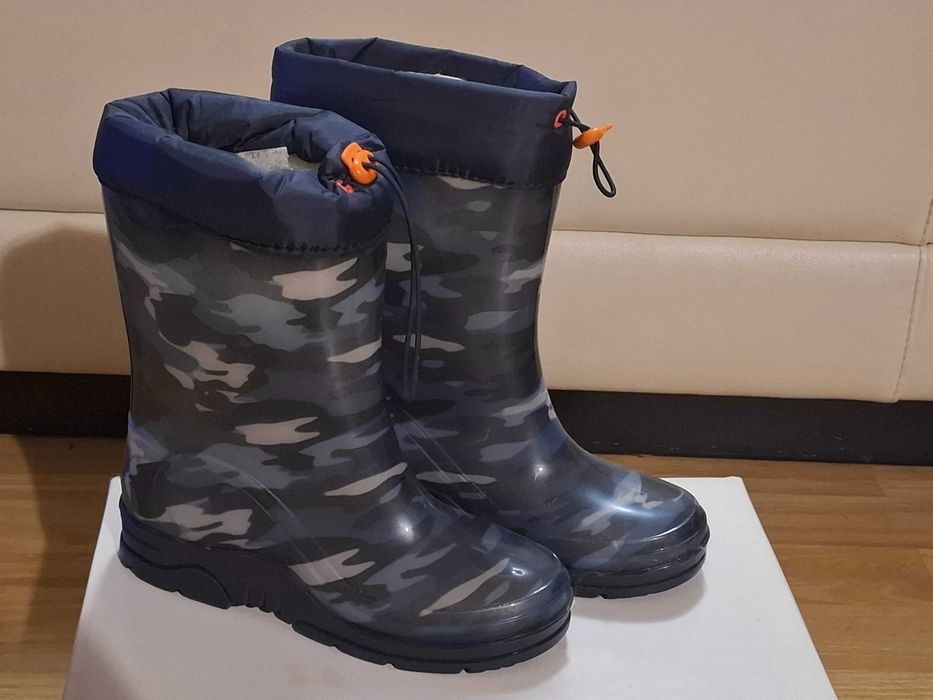 Vand cizme de cauciuc imblanite, noi, marimea 34
