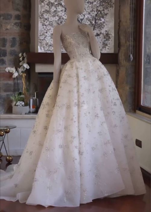 Продам свадебное платье со Swarovski ми камнями