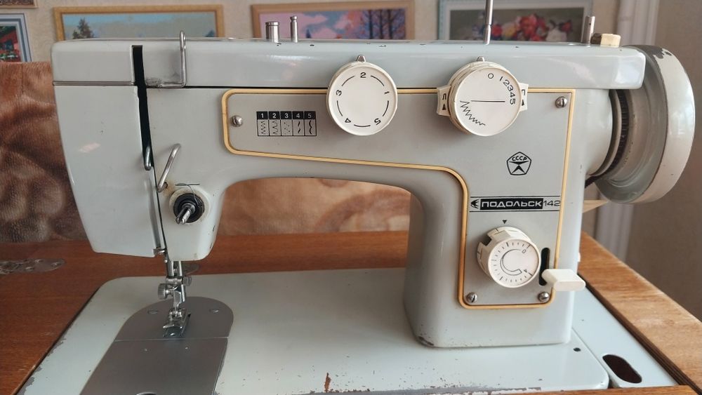 Продам швейную машину Подольск 142