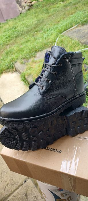 Bocanci militari și pantofi din piele naturala