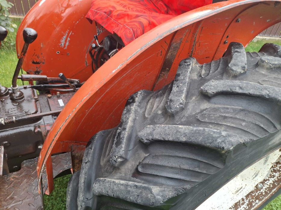 Tractor vie UTB Universal Viticol 530 VR 4 viteze servo, import Franta