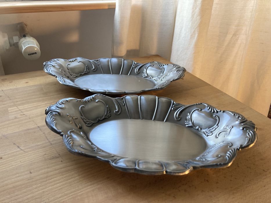 Комплект ретро метални чинии за сервиране на предястия