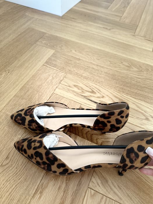 Женская обувь, кроссовки, каблуки