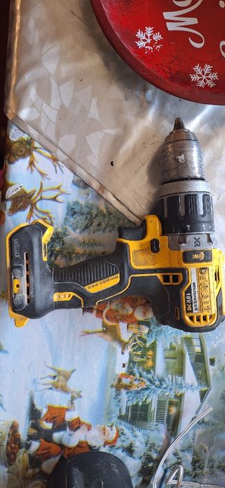 Dewalt  DCF 796 .