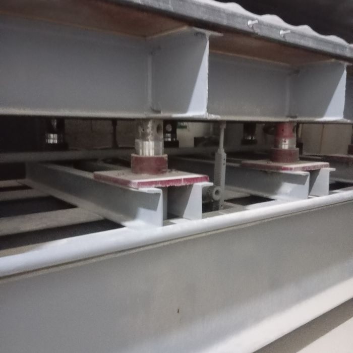 Press aparat (mebel eshik sohasida ishlatiladi)