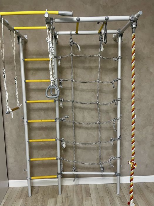 Шведская стенка, тренажер, турник.