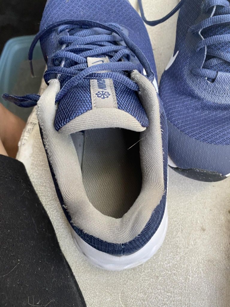 Оригинални маратонки Nike Revolution 6