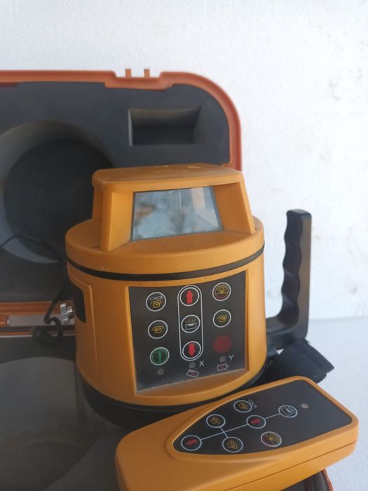 Nivel laser rotativ