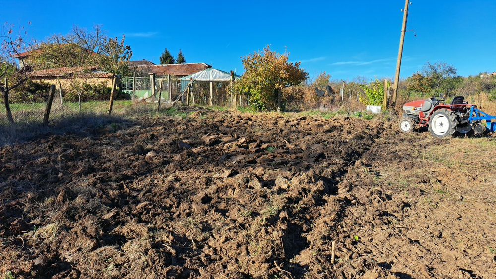 Оран и фрезоване с малък трактор