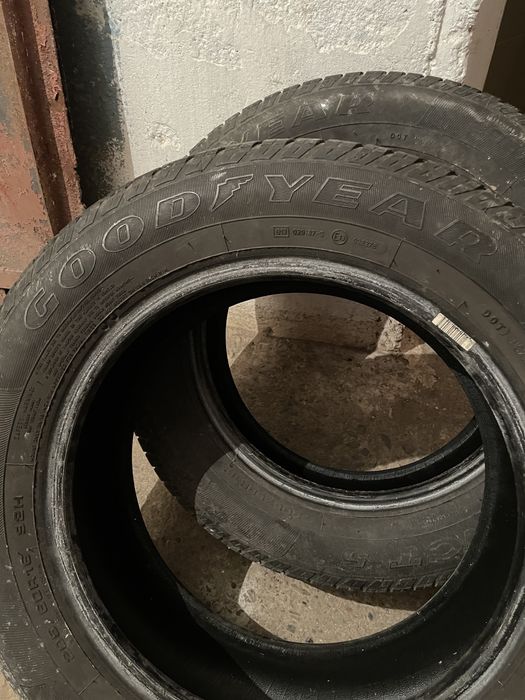 Vand 2 cauciucuri de vara