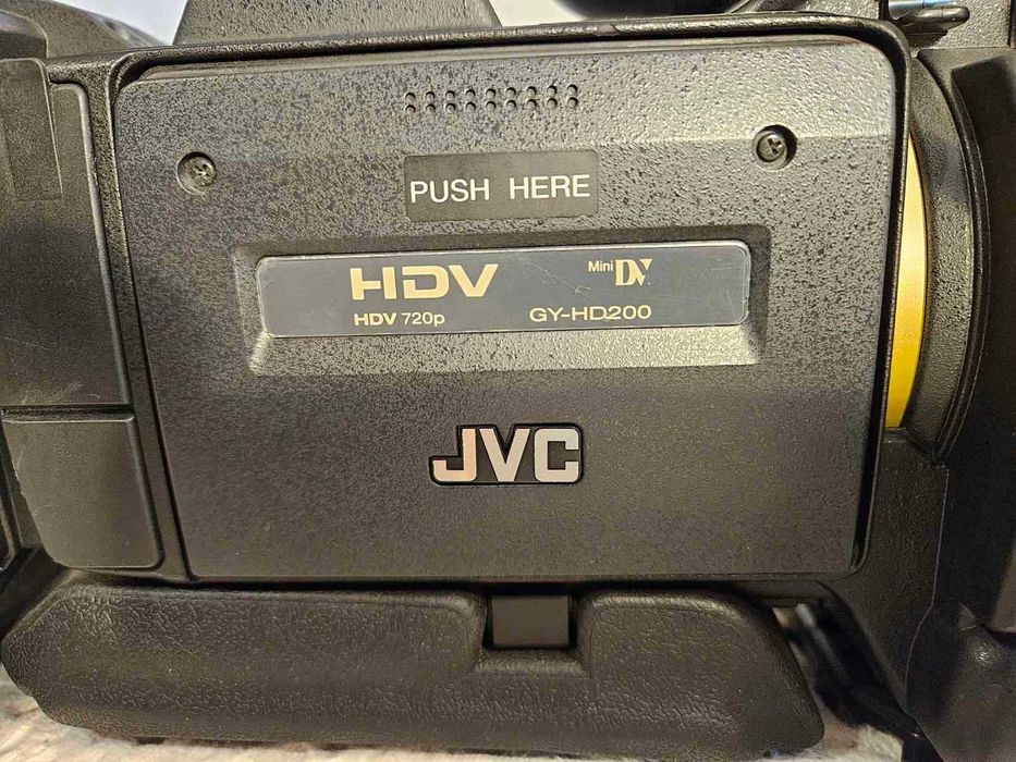 Видеокамера JVC GY-HD200    -  HDV 720p MiniDV