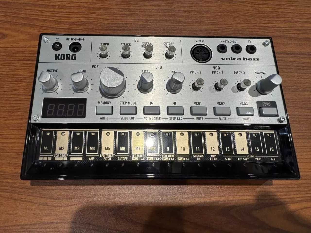 Korg Volca Bass Analog Bass Machine Synthesizer ELECTRIBE Sequencer