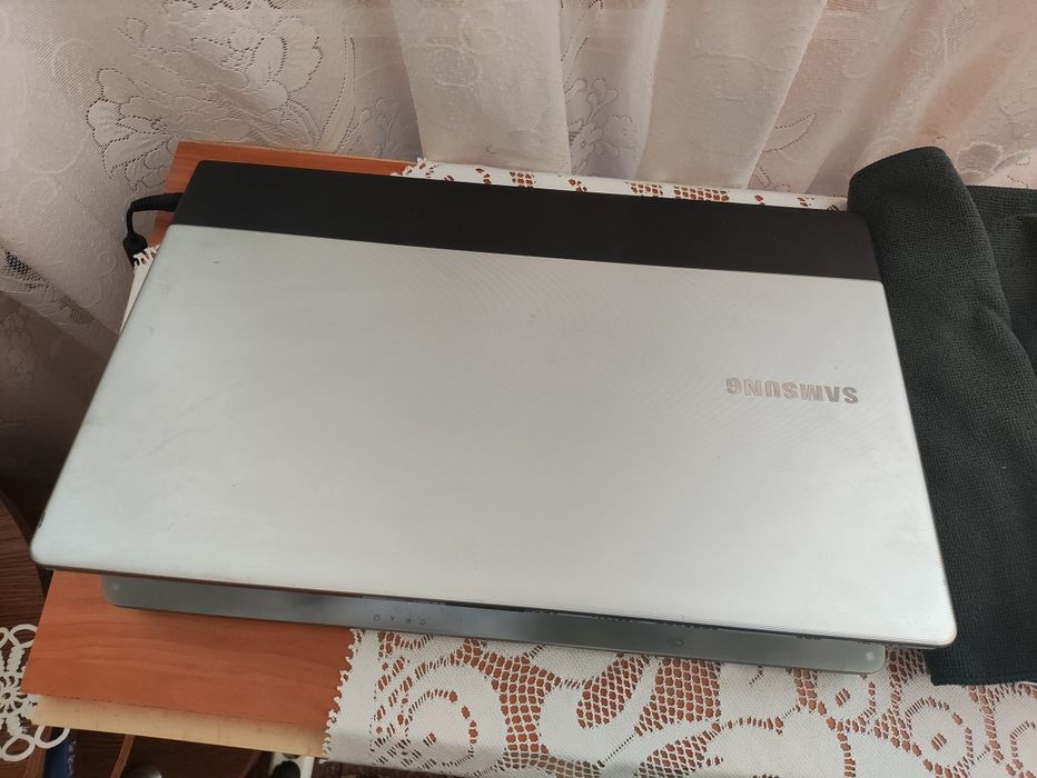 Laptop Samsung 17 inch
