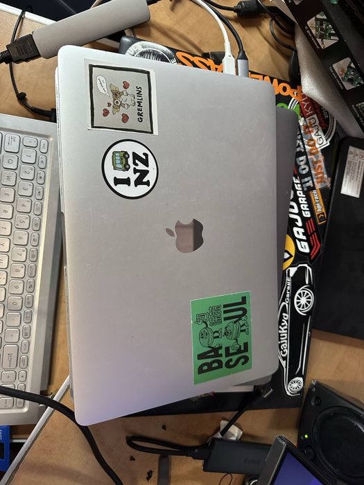 Macbook pro 13 inch 2016 Four tunderbolt touchbar