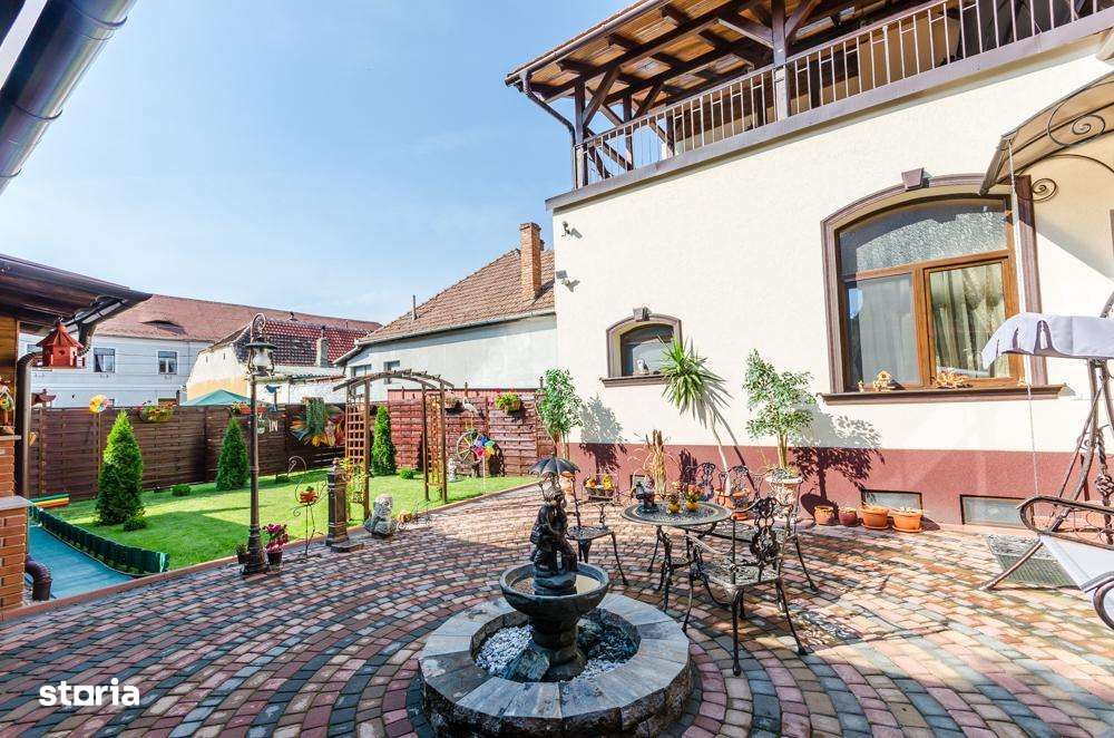 Apartament Central ,160 mp, curte cu barbeque