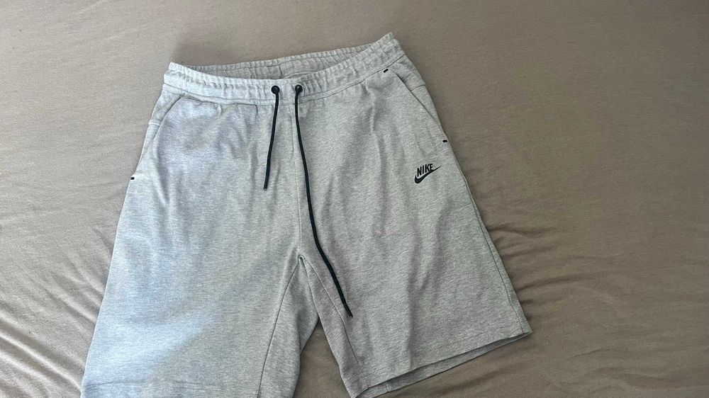 Pantaloni Nike Tech